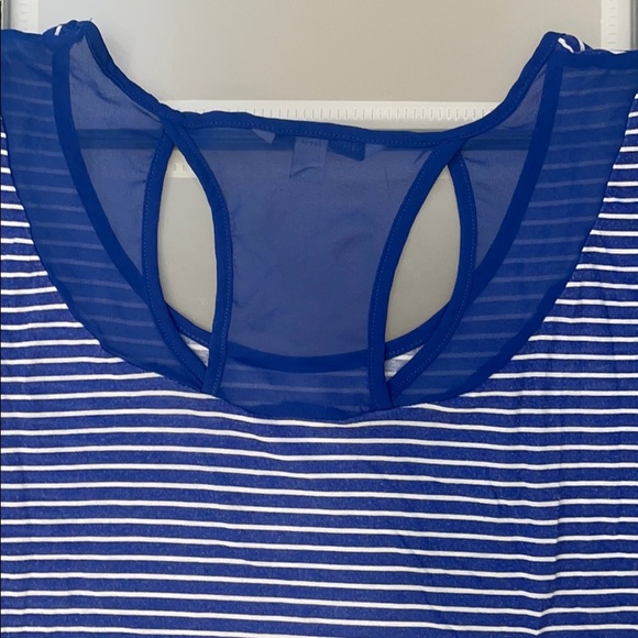 American Eagle Tee With Cutouts on Back - Picture 5 of 6